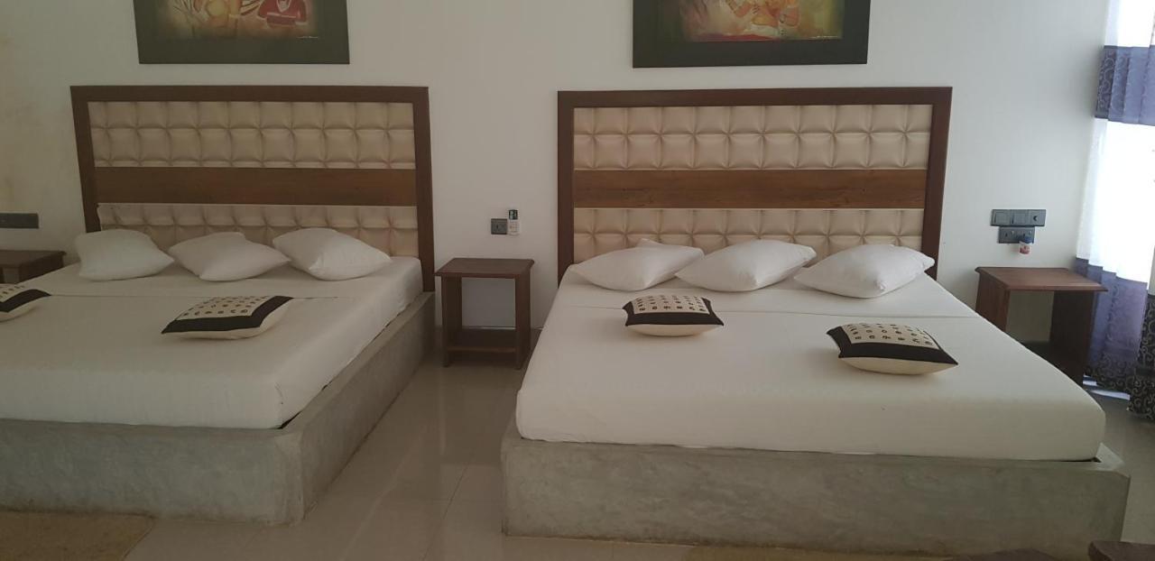 Margosa Lake Resort Anuradhapura Ngoại thất bức ảnh