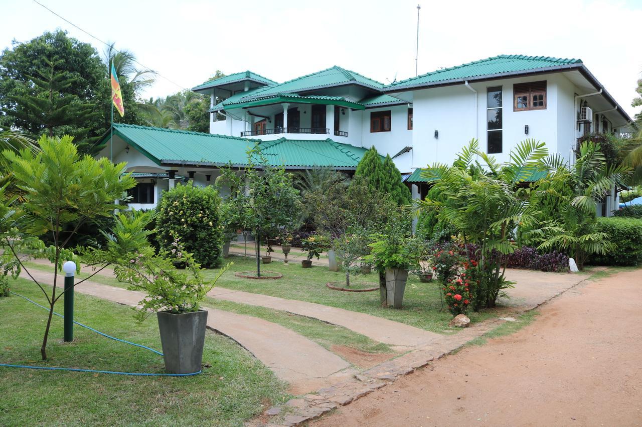 Margosa Lake Resort Anuradhapura Ngoại thất bức ảnh