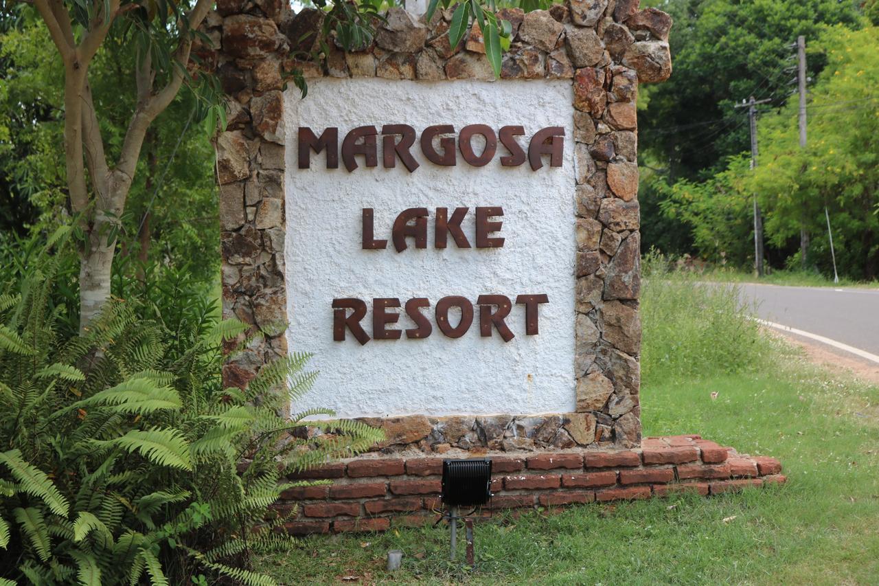 Margosa Lake Resort Anuradhapura Ngoại thất bức ảnh